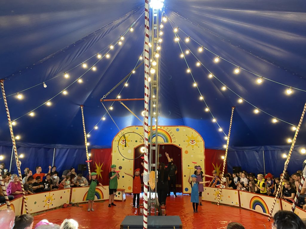 Manege frei! Der Mitmach- und Mutmachzirkus für Kinder und Jugendliche