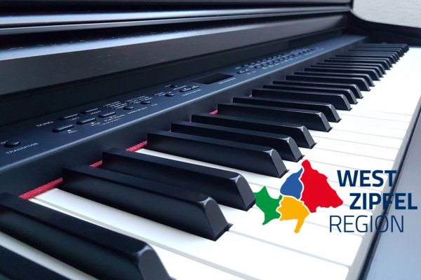 electric-piano mit Logo
